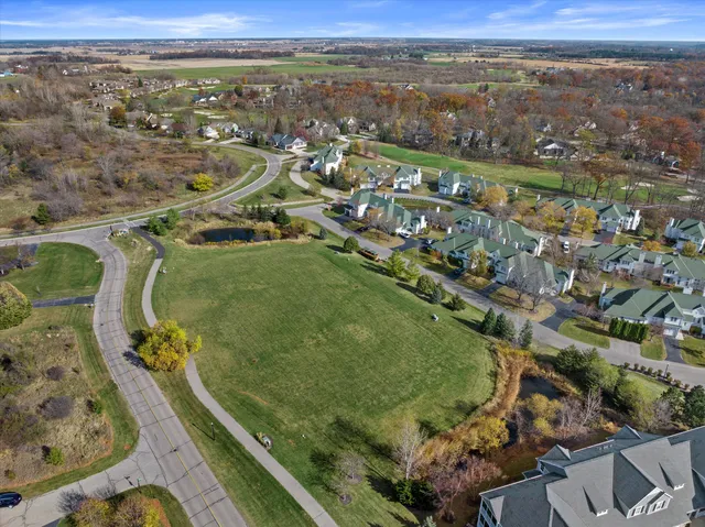 $395,000 | Lt40 Cobblestone West Gate Courts Street, Unit WOODLAND AVENUE OF CHAMPIONS, Geneva, WI 53147