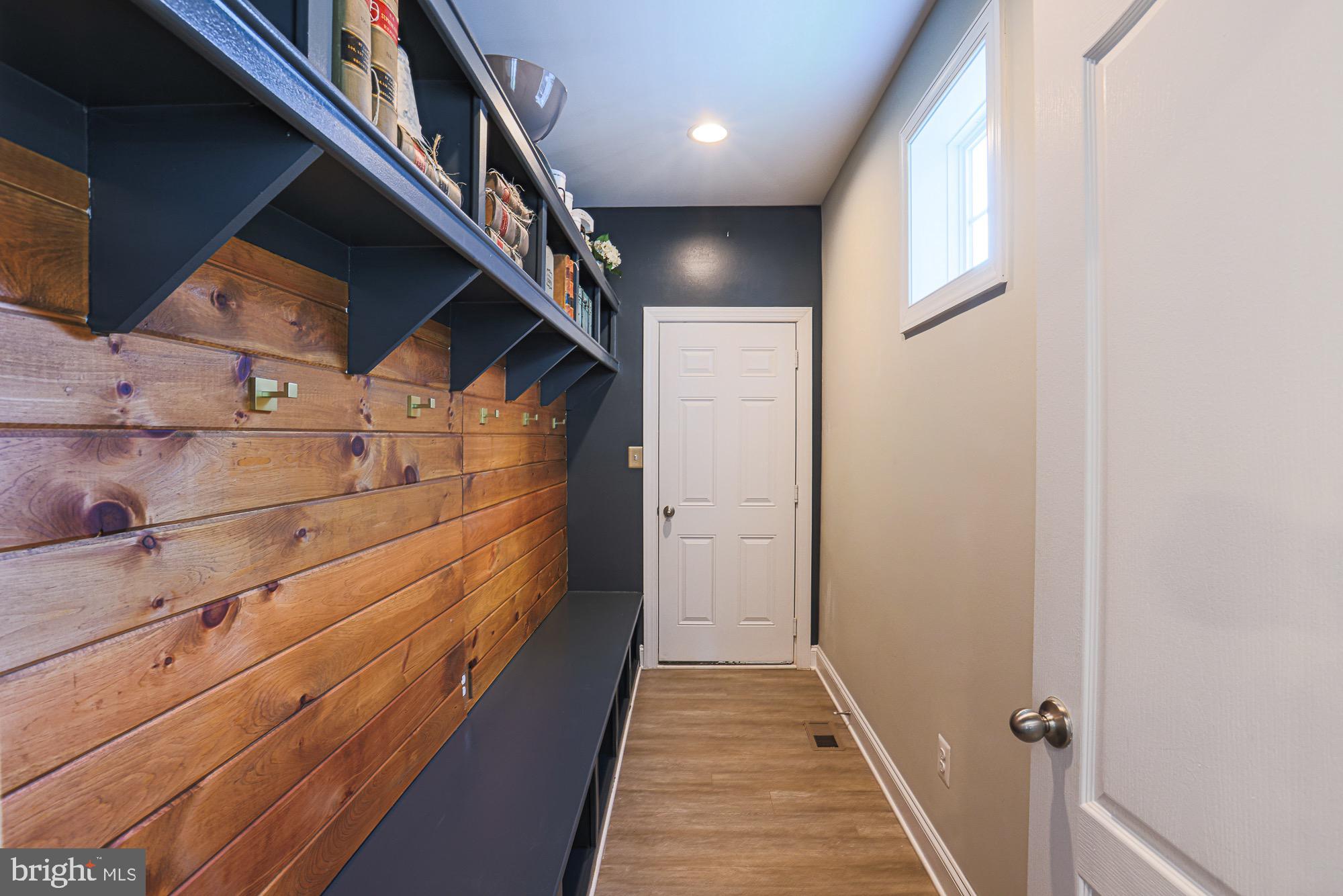 809 Jefferson Pike Brunswick, MD 21716 - Photo 11 of 64 a view of a hallway