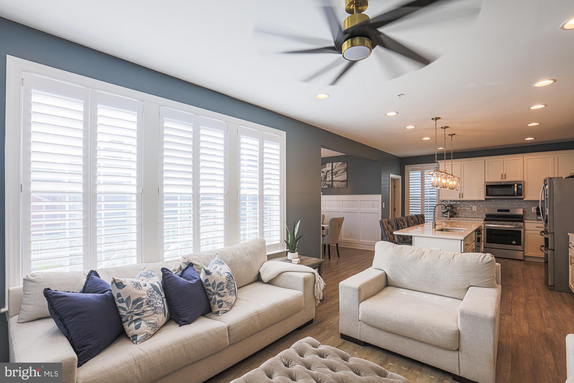809 Jefferson Pike Brunswick, MD 21716 - Photo 20 of 64 a living room with furniture ceiling fan and a window
