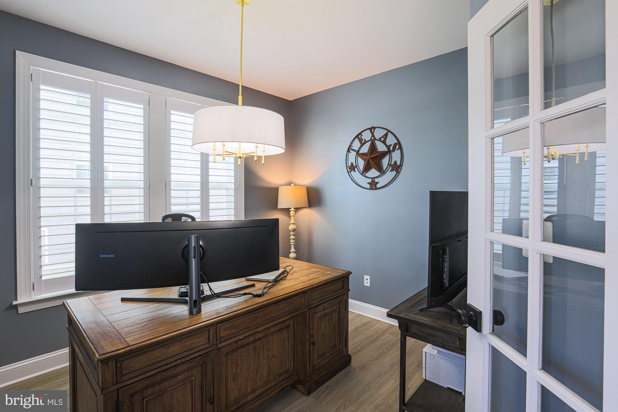 809 Jefferson Pike Brunswick, MD 21716 - Photo 26 of 64 First Floor office space w/French doors.