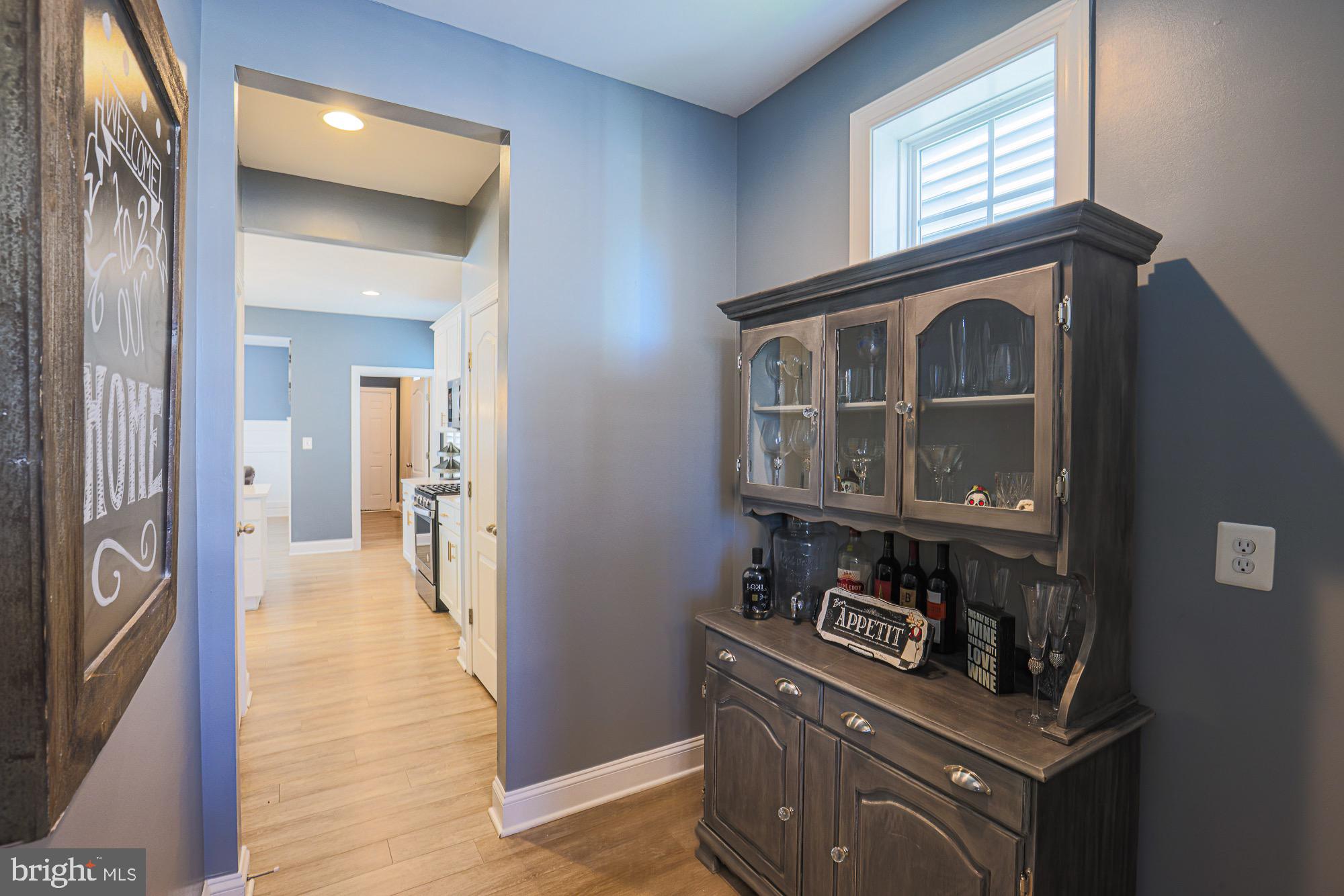 809 Jefferson Pike Brunswick, MD 21716 - Photo 28 of 64 Butlers pantry connects dining room & kitchen.