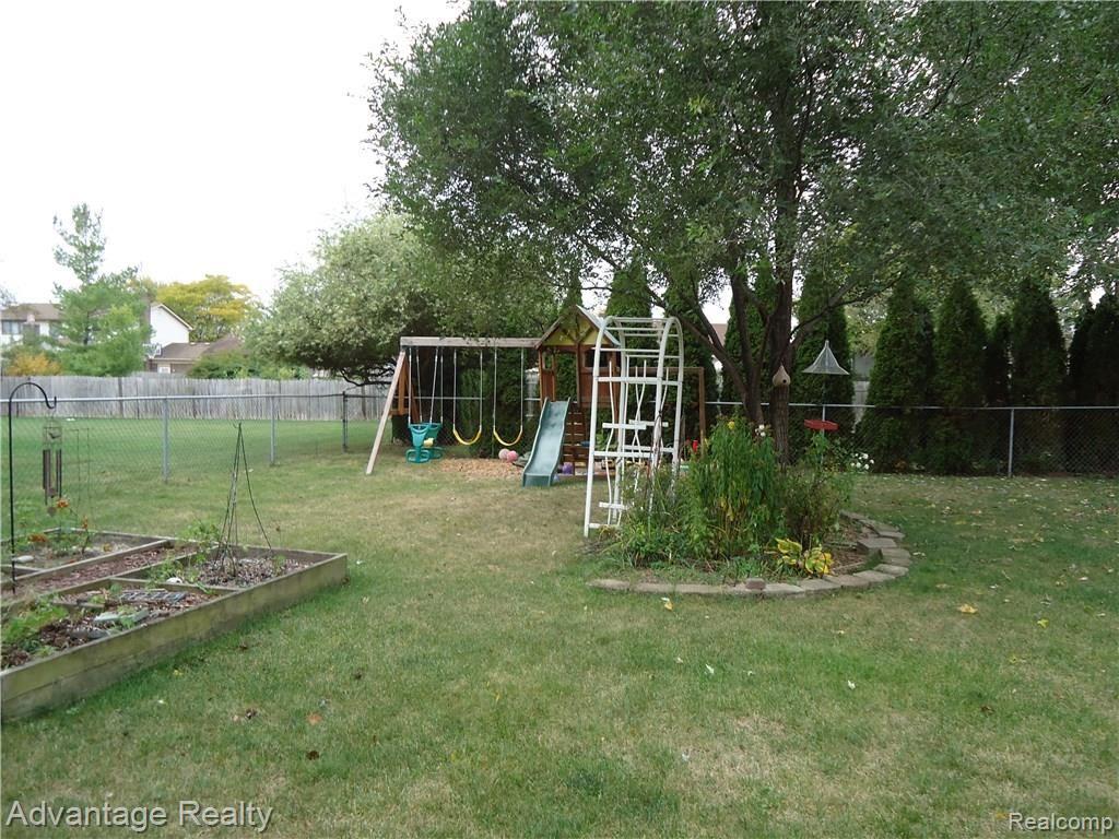 41911 Hanford Road Canton, MI 48187 - Photo 37 of 37 Swing set stays for fun in the yard!