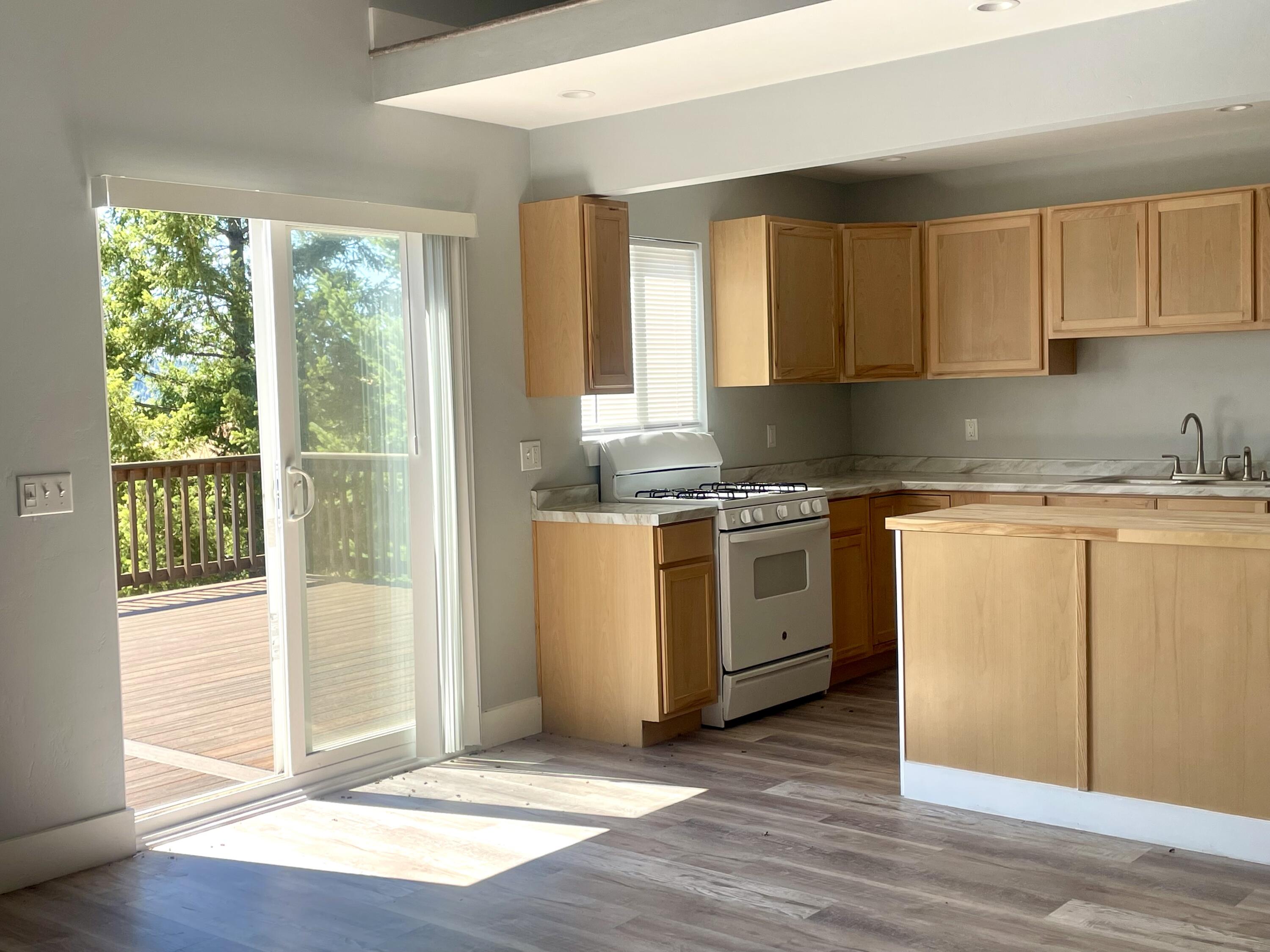 2027 Sunset Ridge Road Blocksburg, CA 95514 - Photo 9 of 37