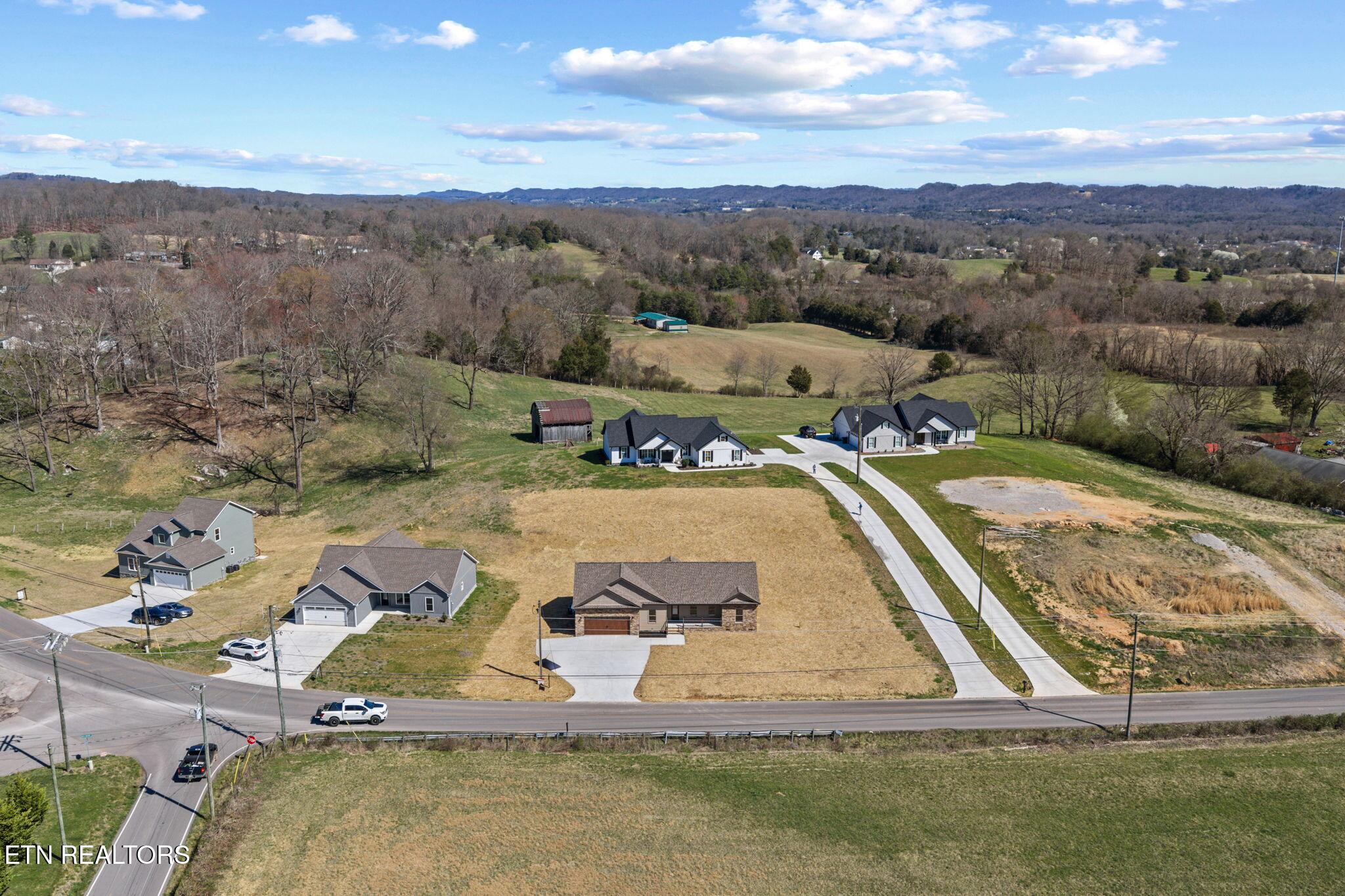 380 Hillvale Road Clinton, TN 37716 - Photo 4 of 29 22-web-or-mls-380 Hillvale--16