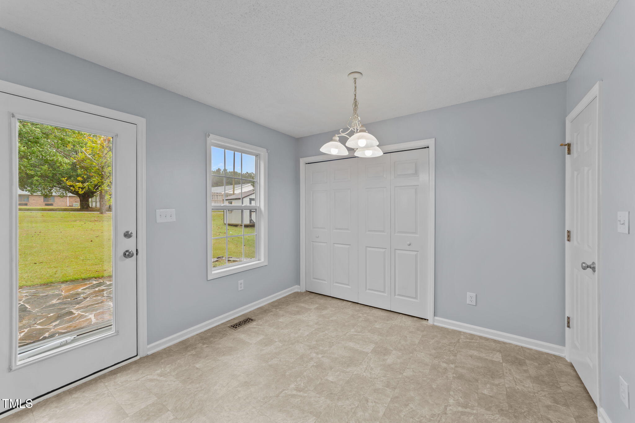 1029 Cove Circle Clayton, NC 27520 - Photo 7 of 22 28-web-or-mls-VB4A1870