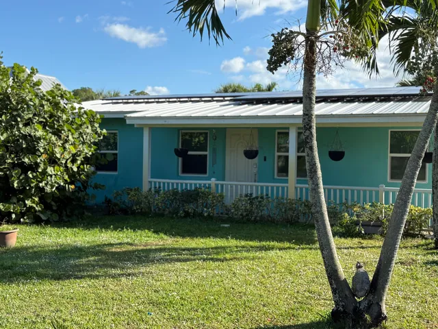 $399,000 | 607 Southeast Cortez Avenue, Stuart, FL 34994