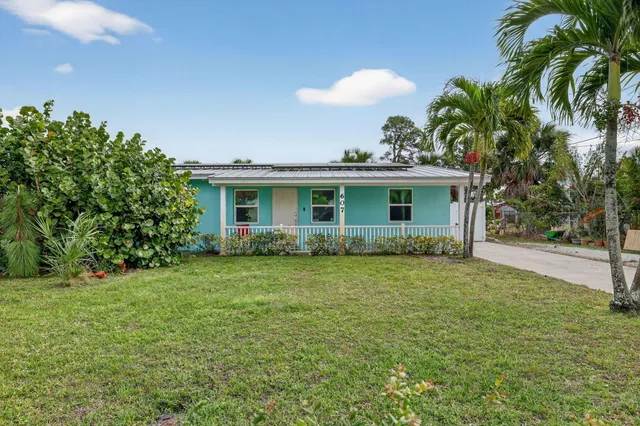 $399,000 | 607 Southeast Cortez Avenue, Stuart, FL 34994
