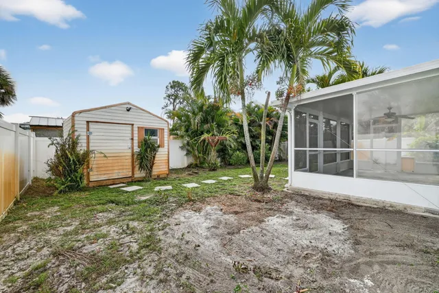 $399,000 | 607 Southeast Cortez Avenue, Stuart, FL 34994