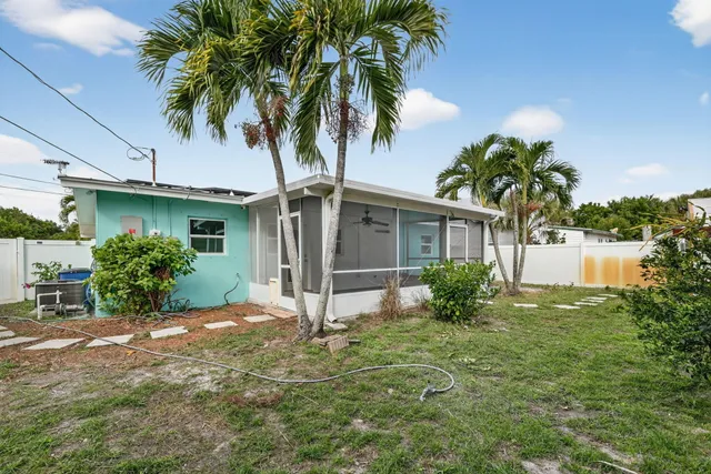$399,000 | 607 Southeast Cortez Avenue, Stuart, FL 34994