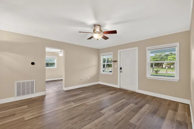 $399,000 | 607 Southeast Cortez Avenue, Stuart, FL 34994