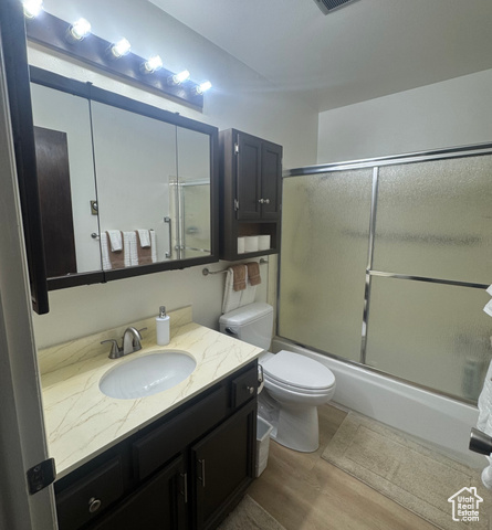 527 Palisade Drive Moab, UT 84532 - Photo 17 of 51 Full bath featuring vanity, enclosed tub / shower combo, and LVP finished floors