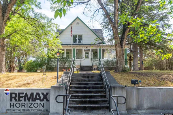 $500,000 | 225 North 6th Street, Douglas, WY 82633