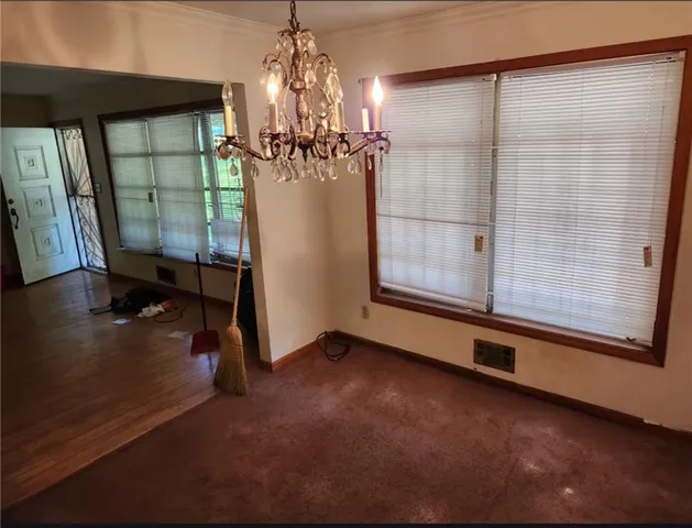 en empty room with windows and ceiling fan