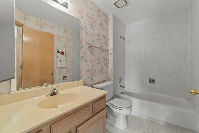 $360,000 | 1150 Coventry Lane, Bolingbrook, IL 60440