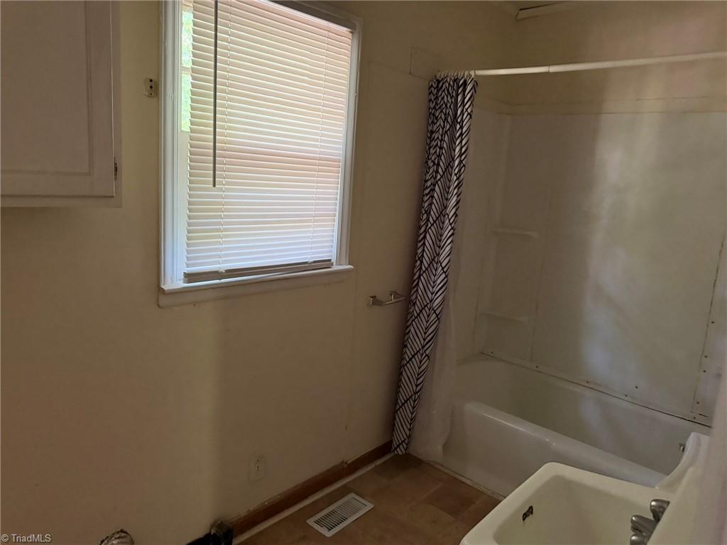 546 Sink Lake Road High Point, NC 27265 - Photo 12 of 14 536