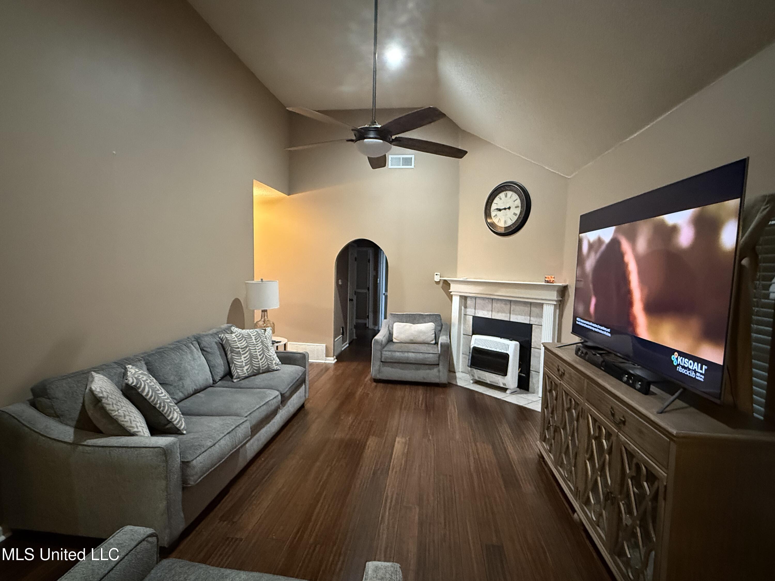 2843 Dulaney Road Tunica, MS 38676 - Photo 3 of 14 Living Room