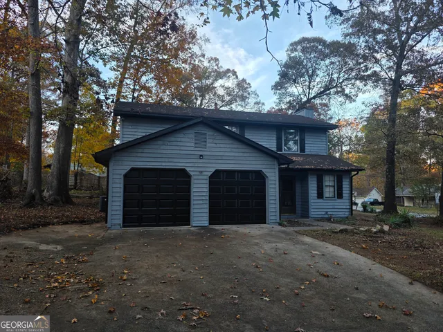 a view of a house with a yard and garage
