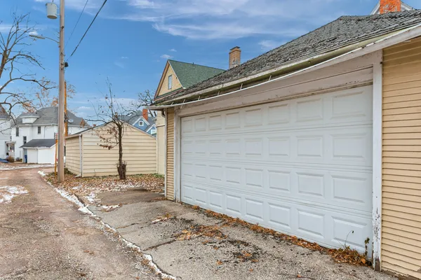 $219,900 | 1934 Grand Avenue, Davenport, IA 52803