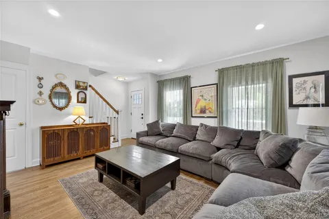 $6,000 | 96 School Street, Oyster Bay, NY 11771