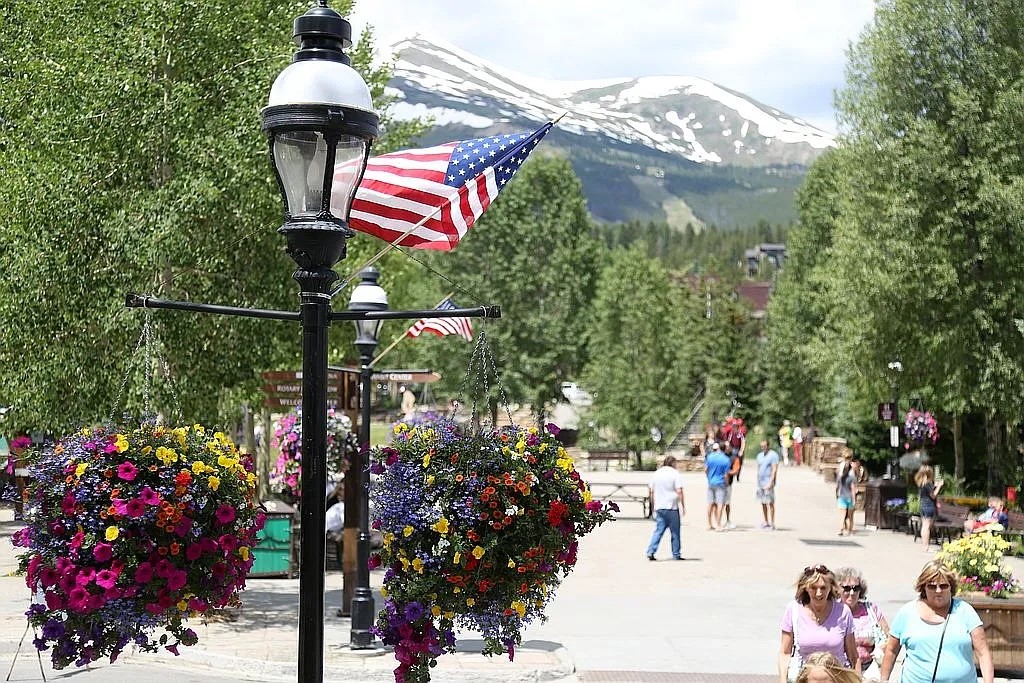 847 Airport Road, Unit 12 Breckenridge, CO 80424 - Photo 25 of 32 a view of street with seating area