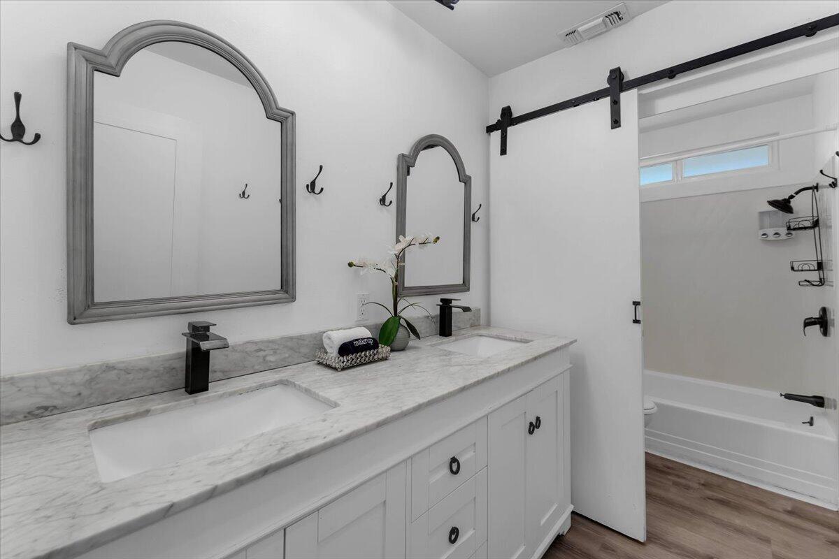 11550 Ridgewood Road Redding, CA 96003 - Photo 22 of 33 Bathroom 2