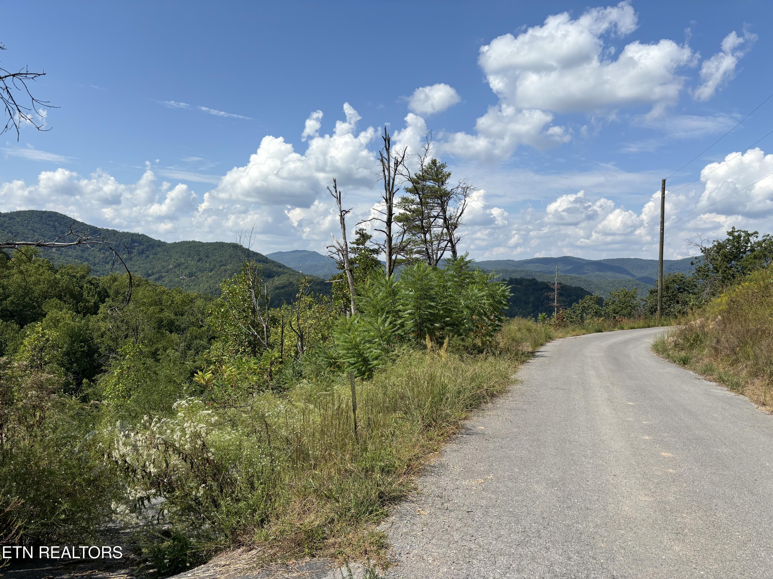 3217 Emerald Springs Loop Sevierville, TN 37862 - Photo 25 of 30 Photo Sep 23 2024, 1 26 01 PM