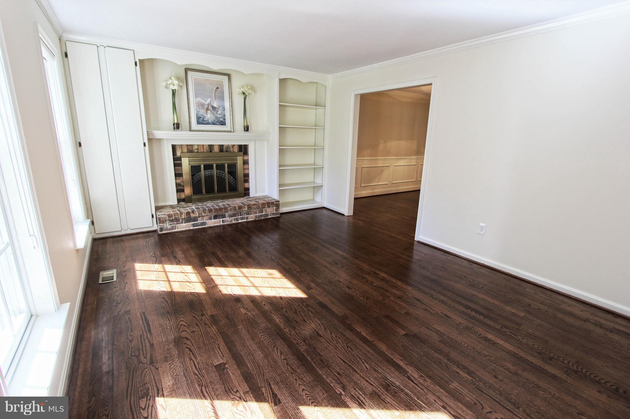 5108 Pheasant Ridge Road Fairfax, VA 22030 - Photo 8 of 30 Living Room