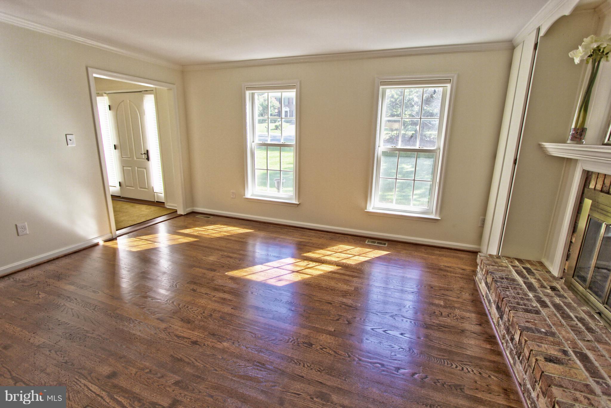 5108 Pheasant Ridge Road Fairfax, VA 22030 - Photo 9 of 30 Living Room