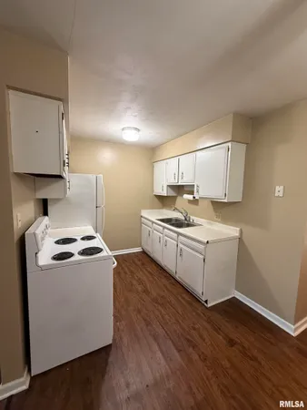 $799 | 4021 South Ricketts Avenue, Unit 8, Bartonville, IL 61607