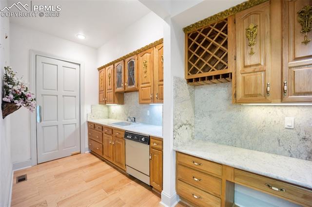15 Mirada Road Colorado Springs, CO 80906 - Photo 14 of 50 Butlers Pantry