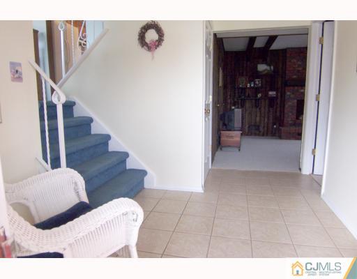 46 Winding Road Iselin, NJ 08830 - Photo 2 of 10 Gallery Image 2