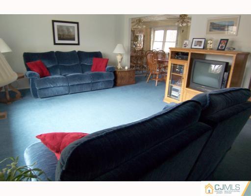 46 Winding Road Iselin, NJ 08830 - Photo 3 of 10 Gallery Image 3