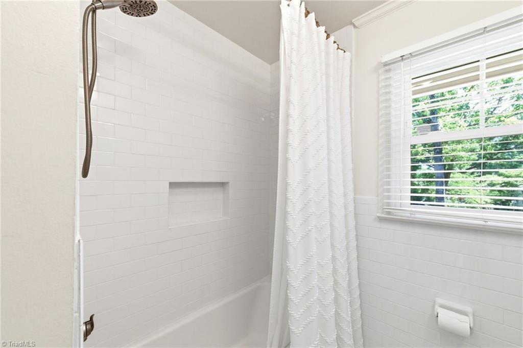1156 Huntingdon Road Winston-Salem, NC 27104 - Photo 32 of 50 Second full bathroom