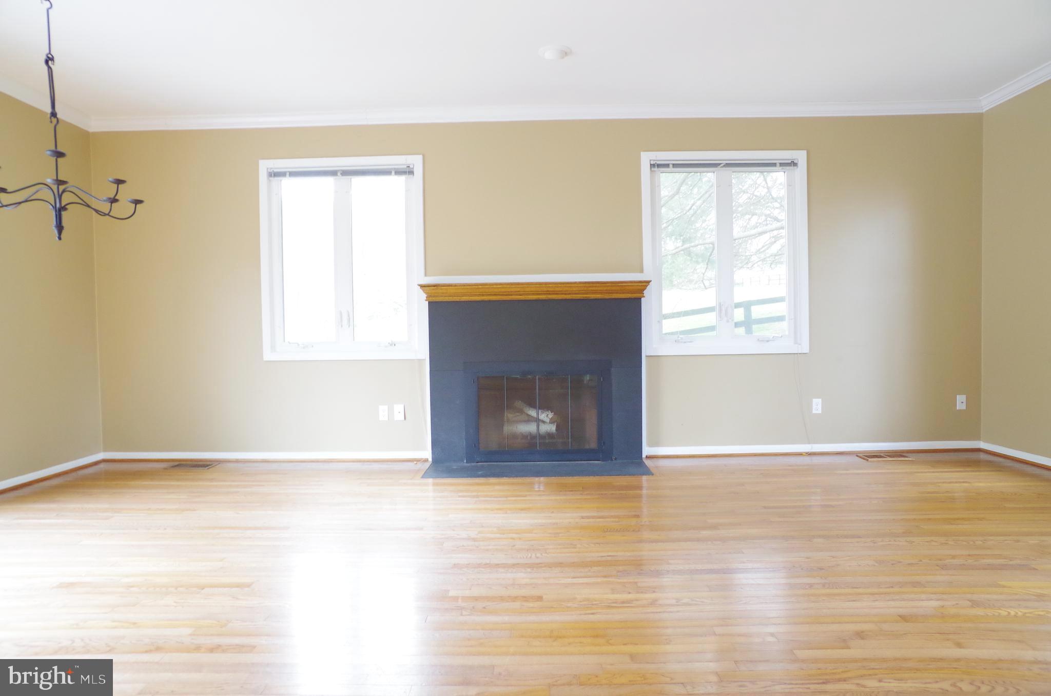 10929 Beach Mill Road Great Falls, VA 22066 - Photo 2 of 18 Living Room