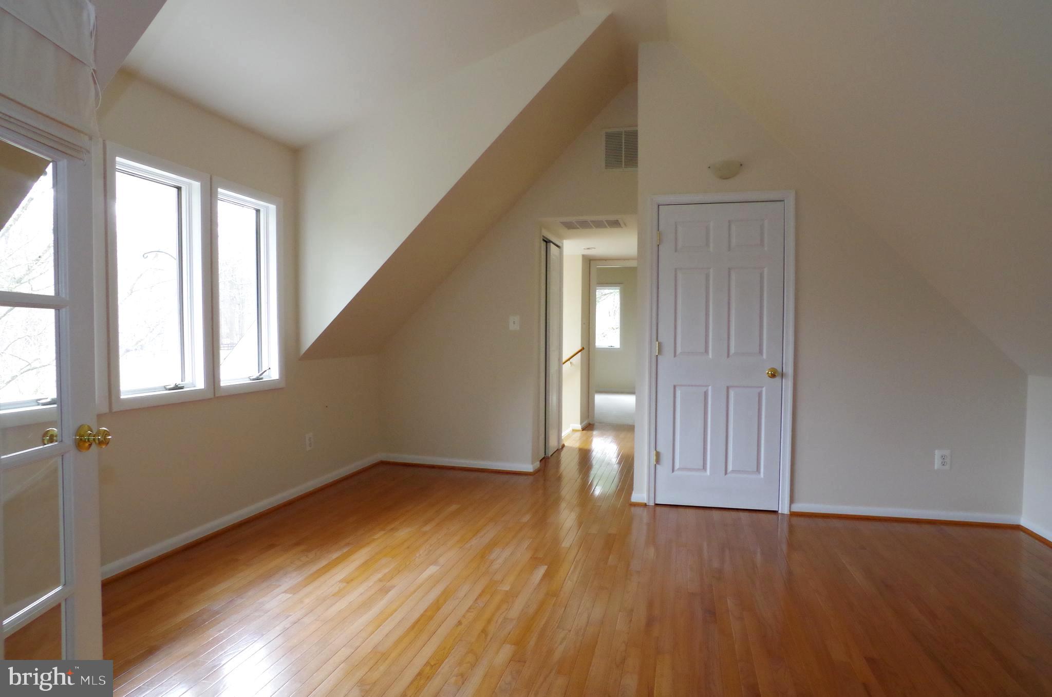 10929 Beach Mill Road Great Falls, VA 22066 - Photo 12 of 18 UL Recreation Room/Sitting Area