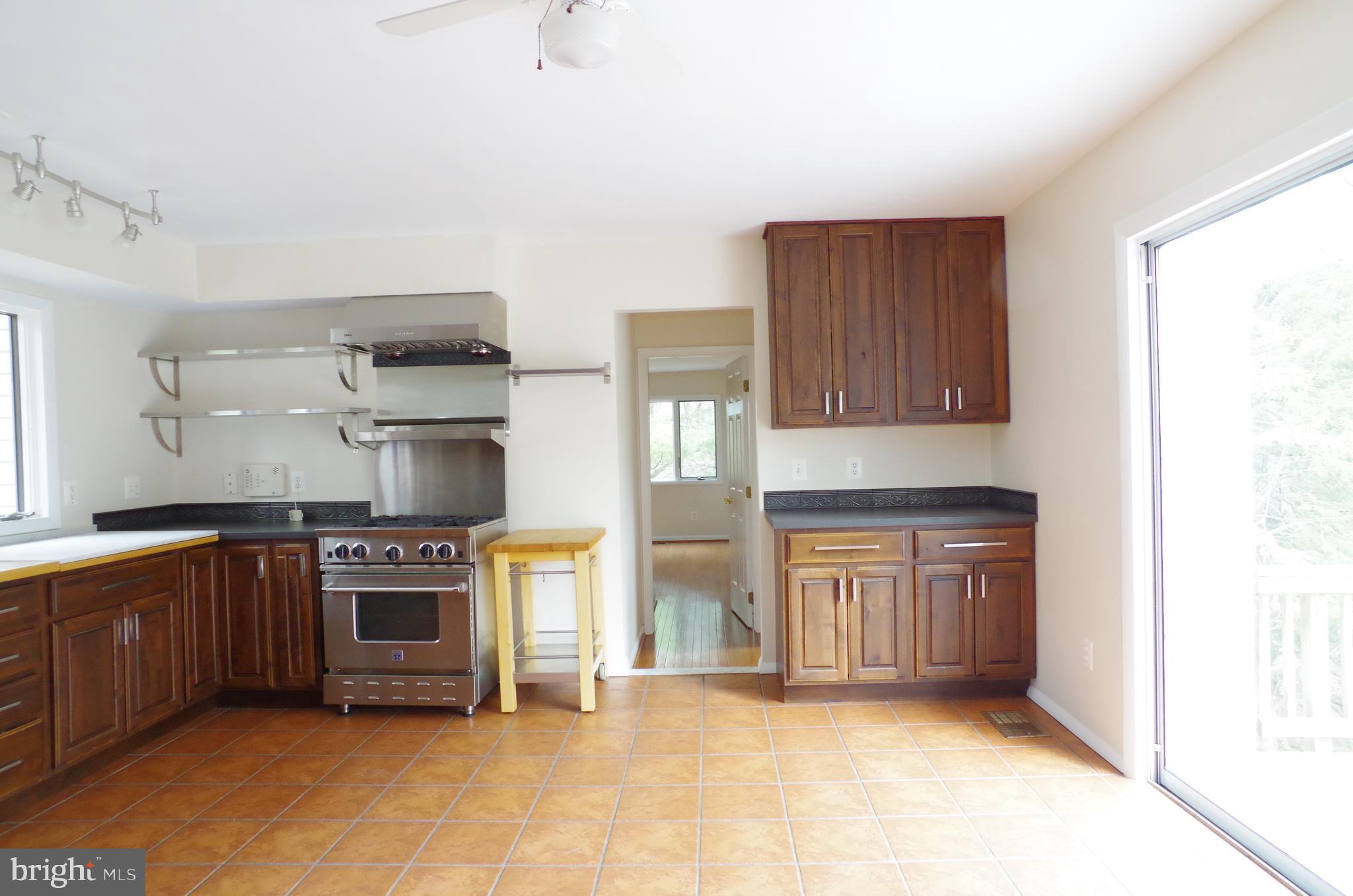 10929 Beach Mill Road Great Falls, VA 22066 - Photo 6 of 18 Kitchen