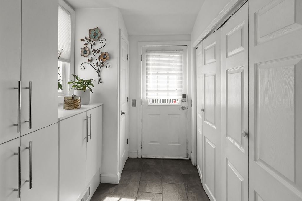 56 Errol Street Warwick, RI 02888 - Photo 8 of 27