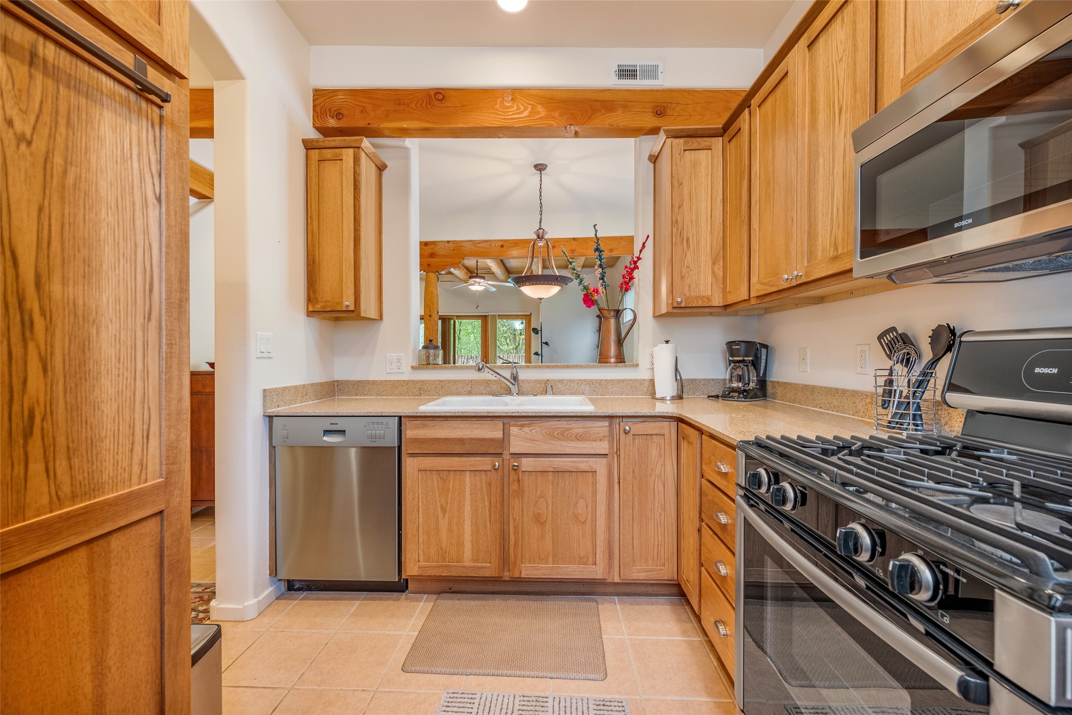 601 West San Mateo Road, Unit 182 Santa Fe, NM 87505 - Photo 1 of 1 Kitchen