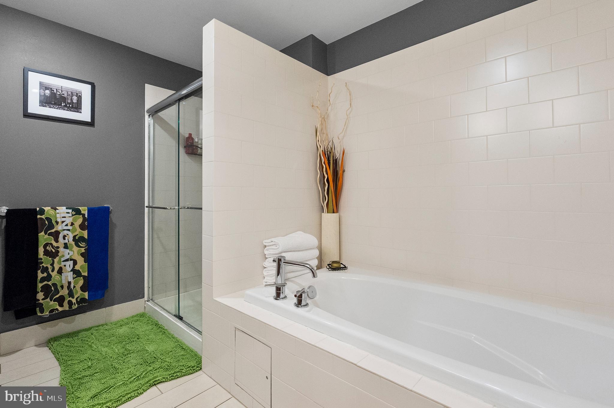 1200 Steuart Street, Unit 530 Baltimore, MD 21230 - Photo 19 of 38 a bathroom with a bathtub and a sink