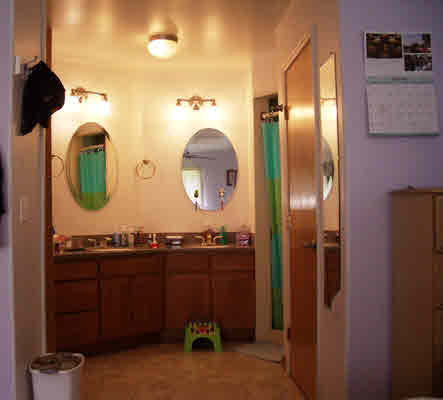 6685 Puupilo Road Kapaa, HI 96746 - Photo 8 of 25 a bathroom with a sink and a mirror