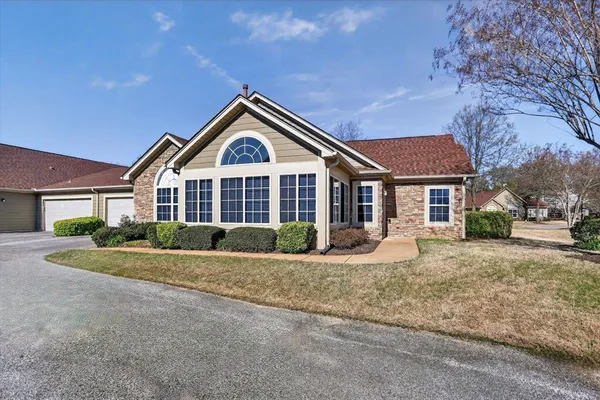 $290,000 | 1693 East Southfield Circle, Memphis, TN 38016