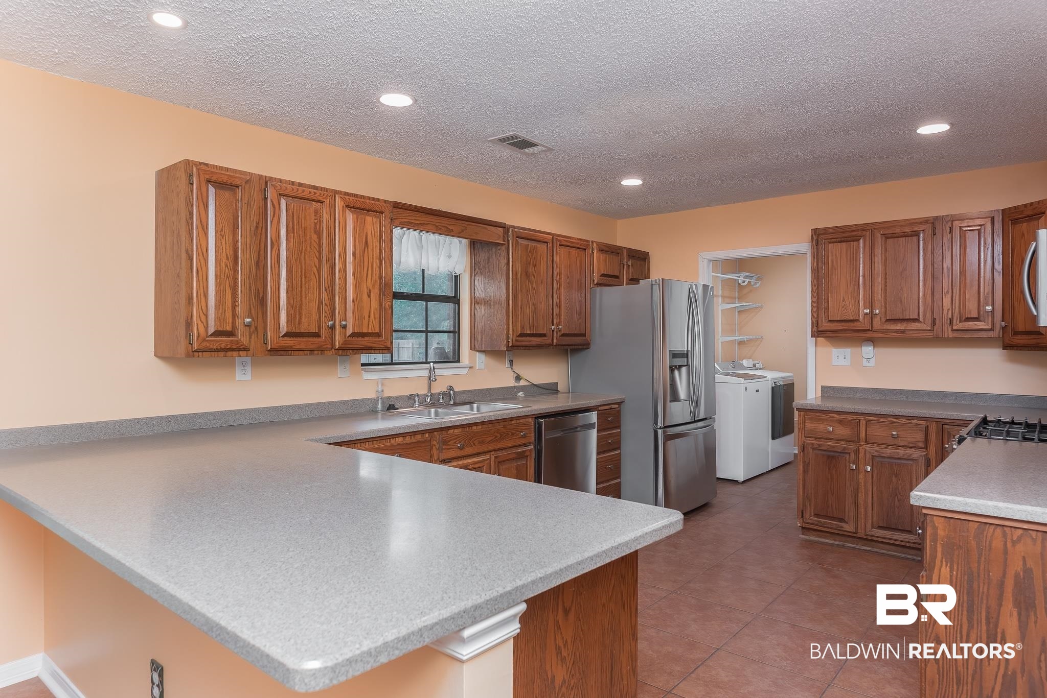 405 West Fern Avenue Foley, AL 36535 - Photo 11 of 42 Corian Countertops and s/