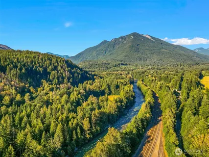 $425,000 | 520 Railroad Avenue, Skykomish, WA 98288
