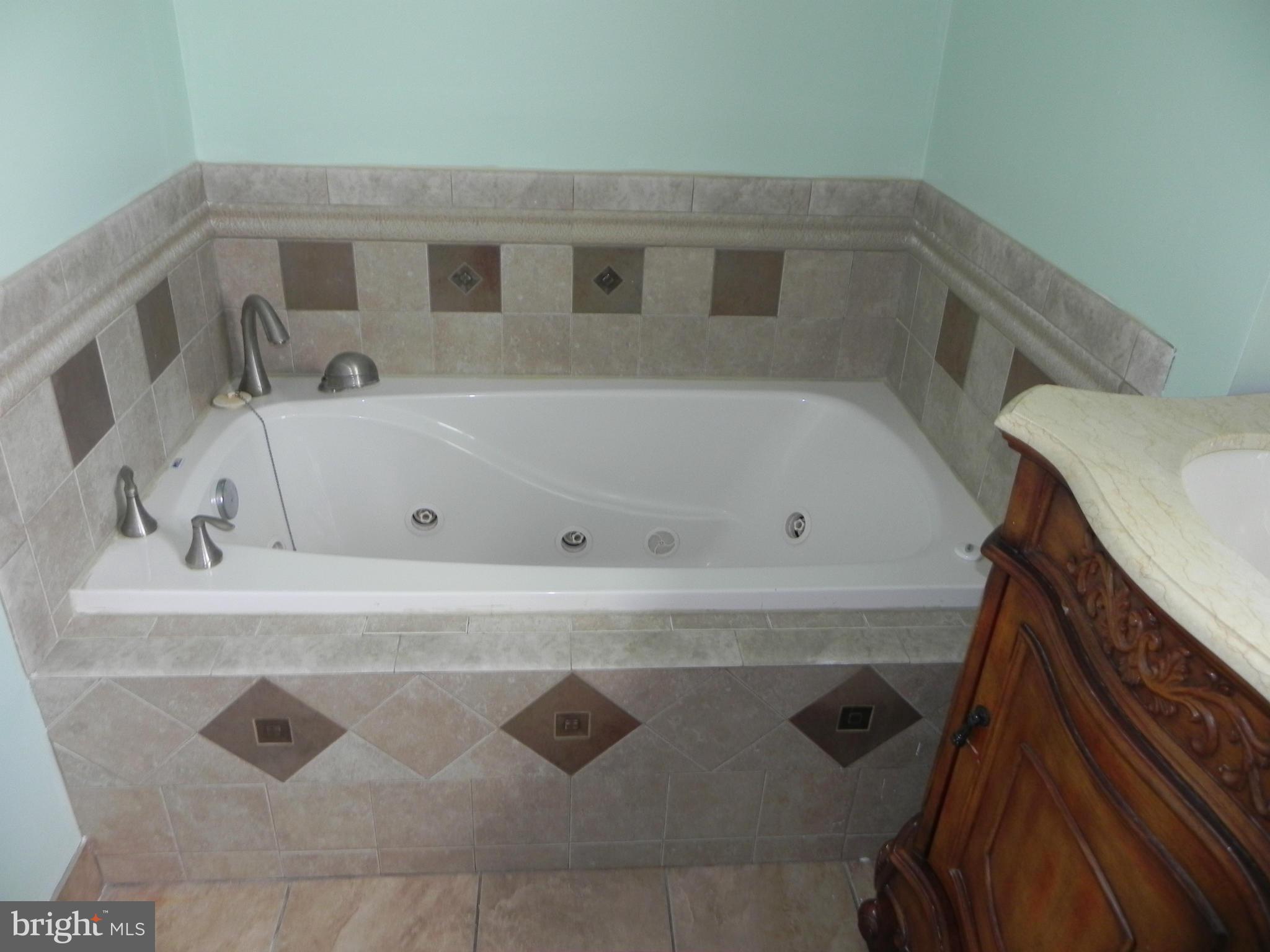 3918 Inner Circle Baltimore, MD 21225 - Photo 14 of 26 Bath