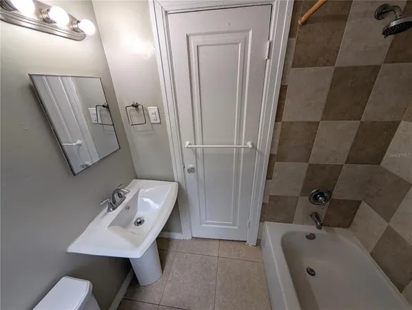 $1,225 | 520 11th Avenue North, Unit 1, St. Petersburg, FL 33701