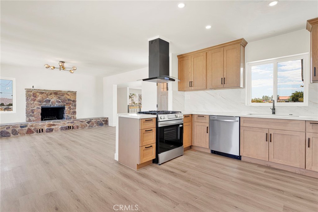 10675 Joshua Road Apple Valley, CA 92308 - Photo 2 of 8 Gallery Image 2