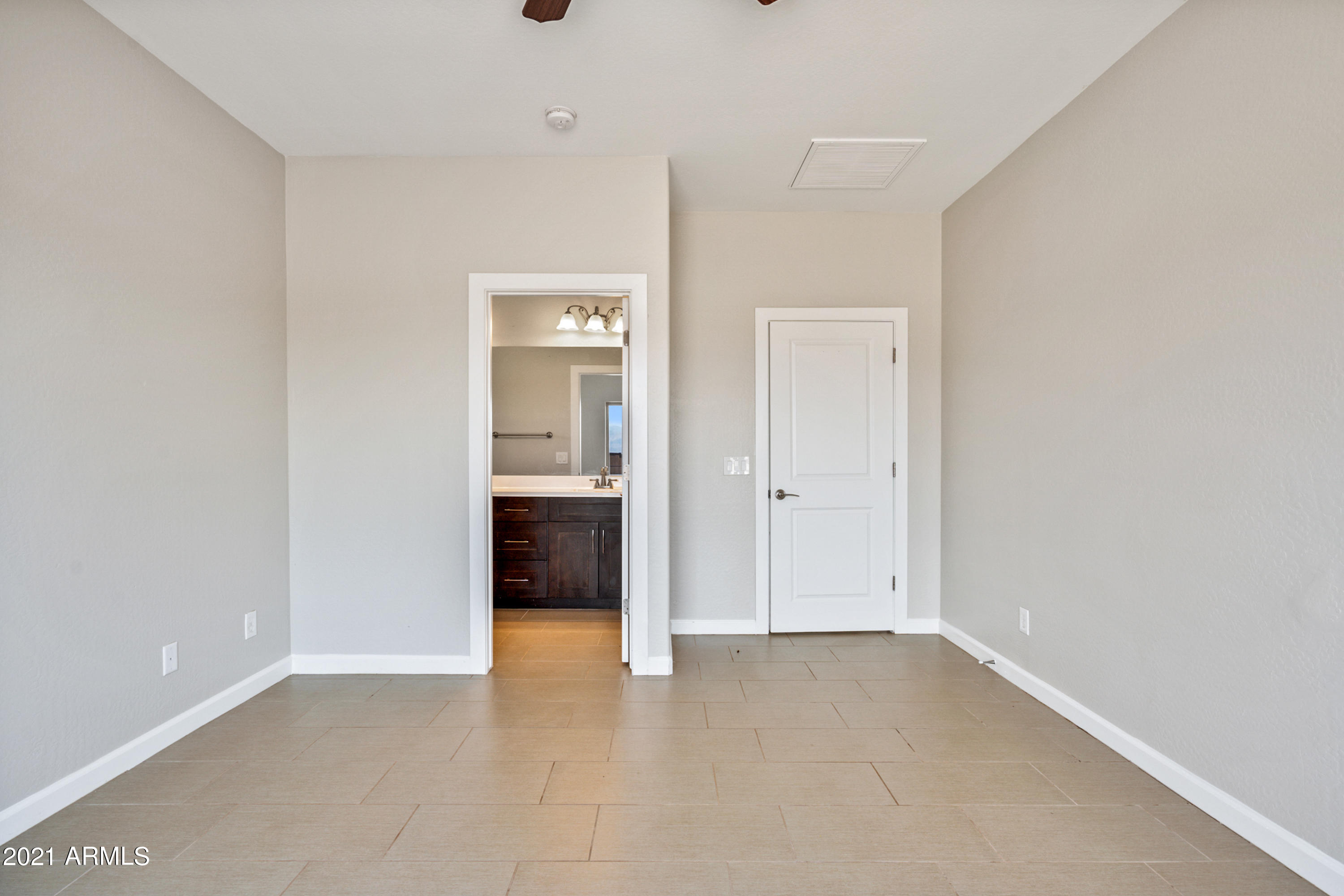 22323 West Patton Road Wittmann, AZ 85361 - Photo 12 of 25 EM001457