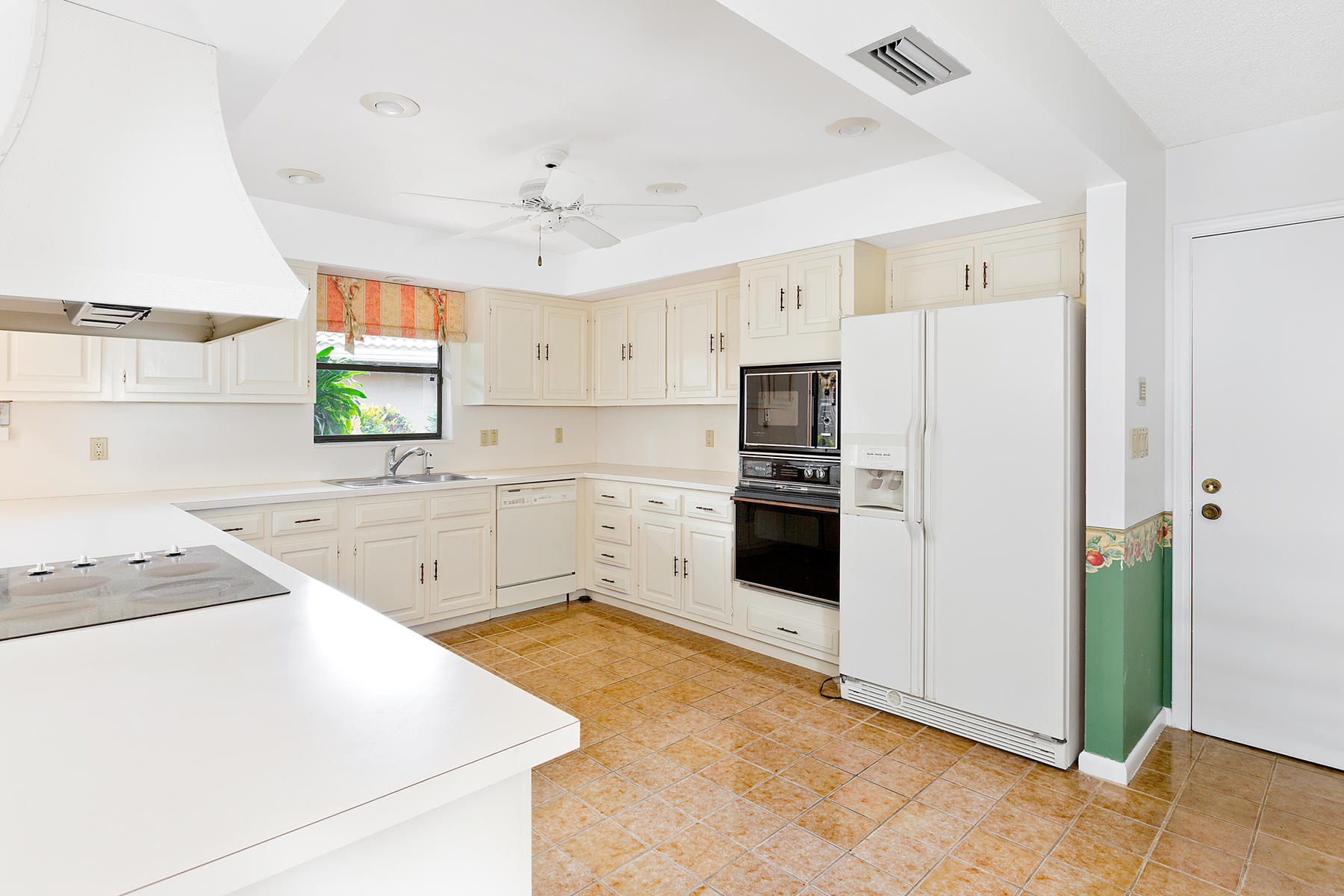 5916 Glenbrook Way Boca Raton, FL 33433 - Photo 14 of 29 15_Kitchen_1