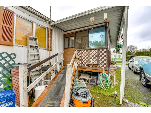 a view of a back yard of the house