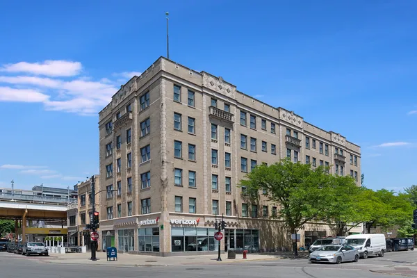 $2,095 | 1650 West Roscoe Street, Unit 207, Chicago, IL 60657